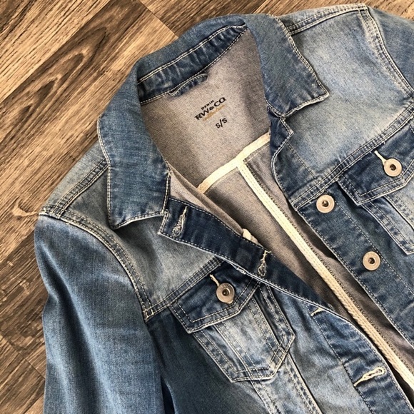 SOLD * RW&Co Denim Jacket - Picture 5 of 10